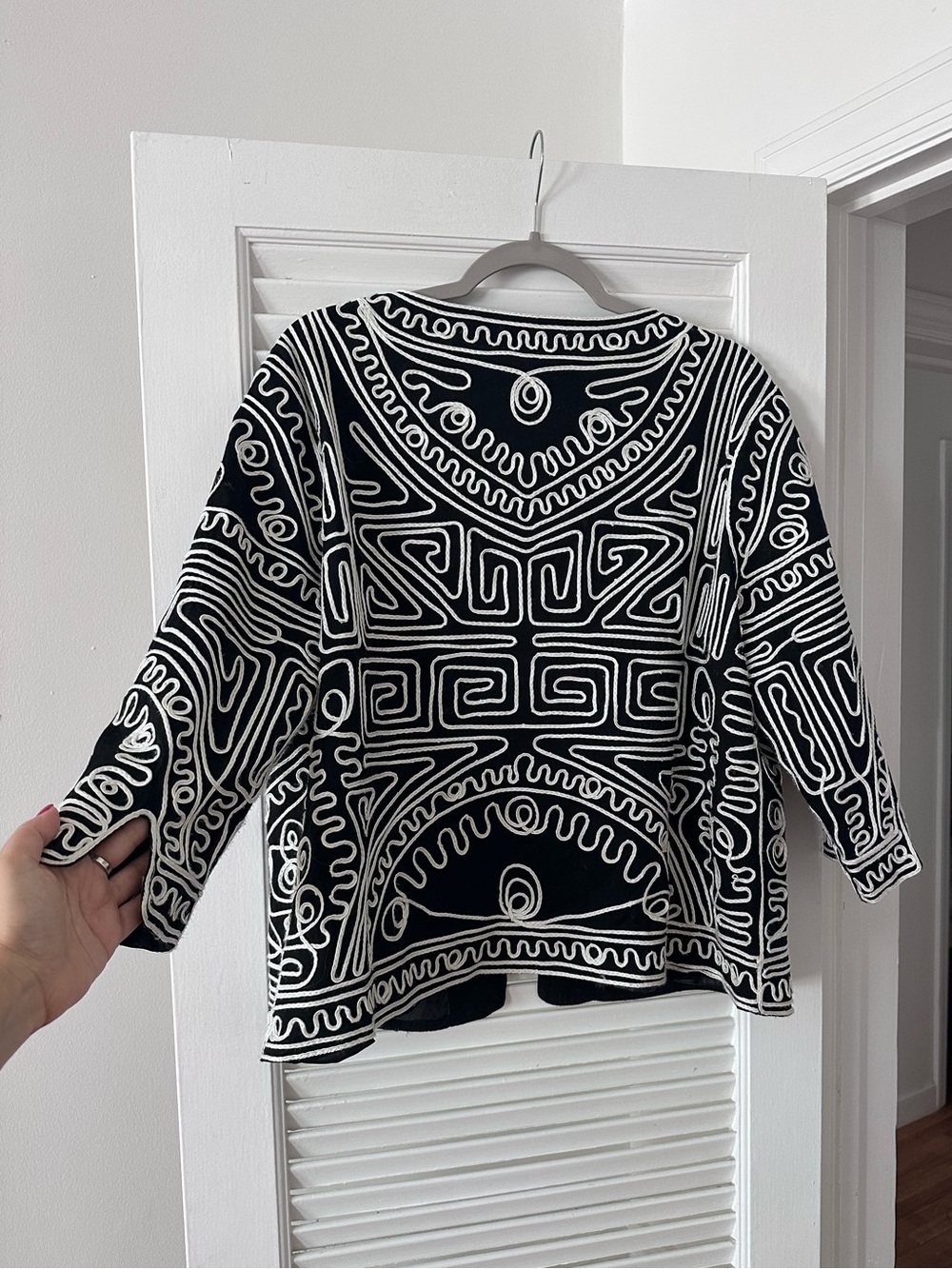 Vintage Joni B. Black & White Embroidered Jacket – Size XL, fits like M/L - Picture 6 of 6